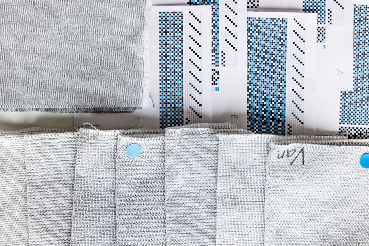 Ein Blick ins Designstudio zeigt den kreativen Prozess beim Entwickeln einer neuen textilen Lösung.